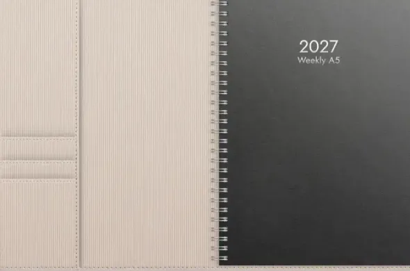 Kalender Weekly A5 beige konstläder 2027