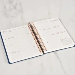 KOZO Kalender 2026 A6 Vecka per uppslag Sand